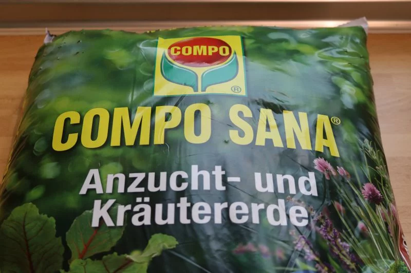 10Anzuchterde.webp