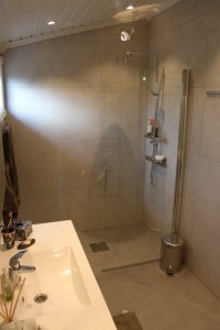 Bathroom1.jpg