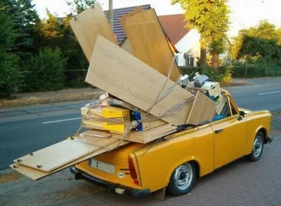 ---und-auch-umziehen-konnte-man-mit-dem-trabbi---4330757676-.webp ---und-auch-umziehen-konnte-man-mit-dem-trabbi---4330757676-.webp
