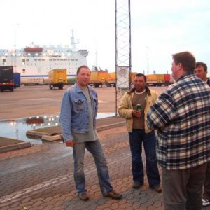 Auf der Fähre trafen wir Lars von Palm-Angelreisen