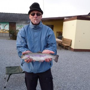 P1000379 Ohne Zigarette wäre die Forelle noch gewchsen!