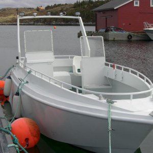 Dies sollte unser Boot fürs nächste Jahr sein 4,7 l und 190 PS.
Ist aber gerosselt ;)