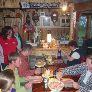 Lachs und Rekeressen im neuen Partyraum.