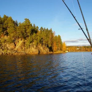 Am Kollsberg sind nur 5 m vom Ufer entfernt Wassertiefen von > 20m.