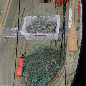 Langleine. Was man so in Norge alles fängt. Nach 2 stündigem Drill hatte ich diese alte leine aus 200m tiefe  erst einmal an der Oberfläche, dann mußt