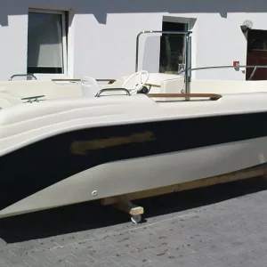 Konsolenboot 570 mit 60 PS