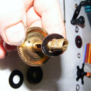 das Öl hat sich bis in die hinterste bremsscheibe vorgearbeitet.