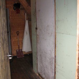 Eingang zum Filetierhaus und zum Gefrierhaus