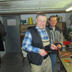 Joachim (im Vordergund) und Uwe bei der "Arbeit"