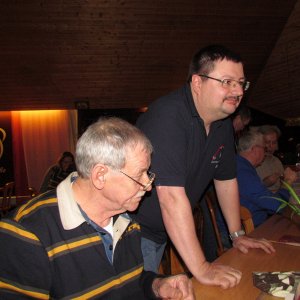 Alfred (Troll1410) schaut Rene beim abstützen zu.