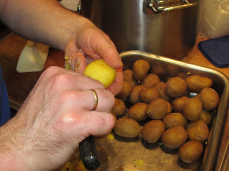 Auch die Hände von Mario können zärtlich sein.