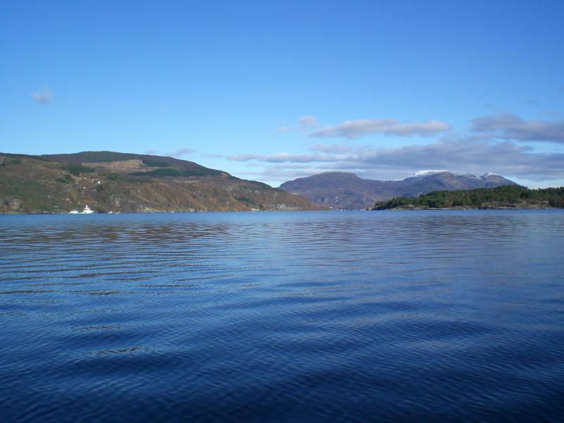 Auf dem Garsundsfjord vor Randoy / Ombo