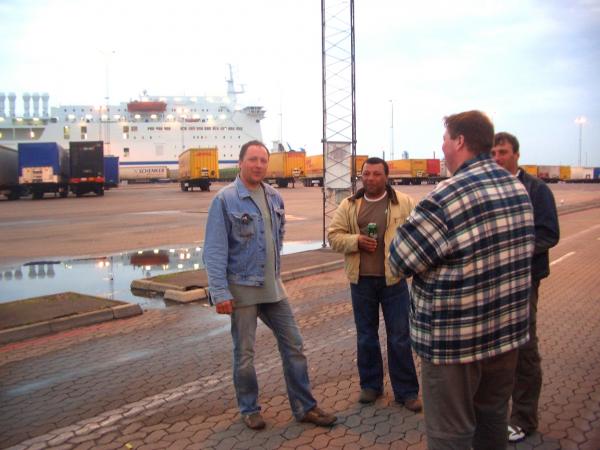 Auf der Fähre trafen wir Lars von Palm-Angelreisen