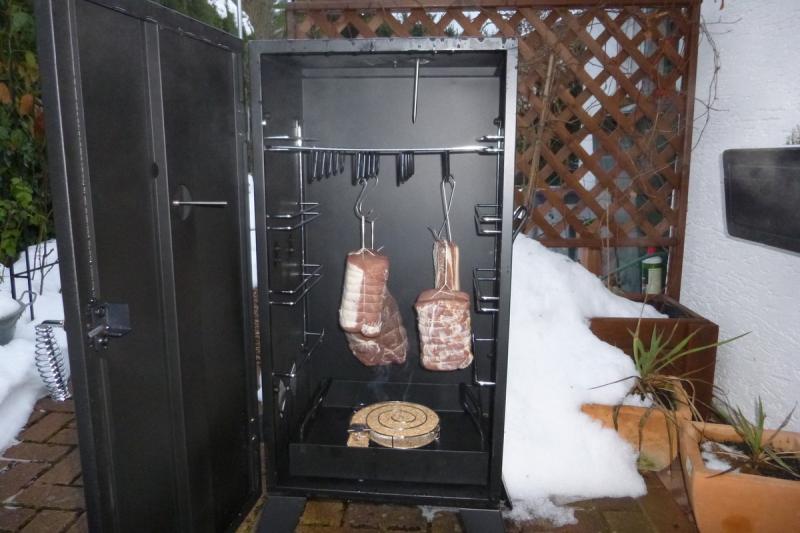 Bestückter Räucherofen