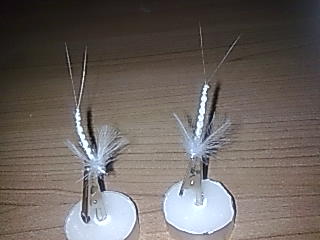 Bild056
Maifliegen Körper Foarm zurech geschnitten Flügel CDC Federn grau
 10 Trockenfliegenhaken Firma eigene Wahl