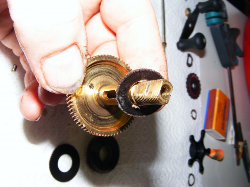 das Öl hat sich bis in die hinterste bremsscheibe vorgearbeitet.