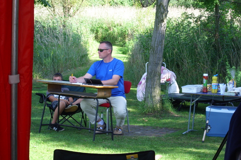 ein konzentrierter Kampfrichter