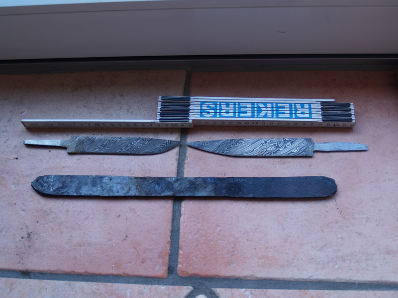 Hier mit Giraffes Rohling soll mal ein "kleines" Filetiermesser werden, damit der Heilbutt dann auch verarbeitet werden kann.