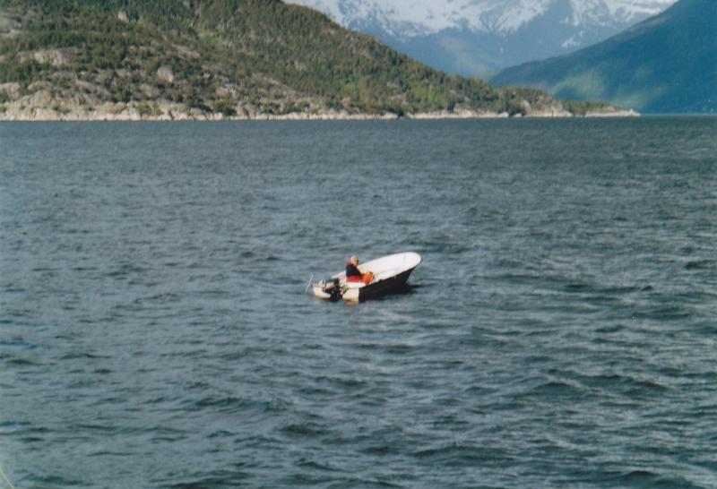 Ich allein auf den Weg zu den Fischen