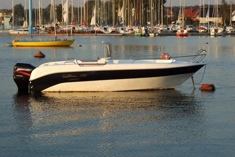 Konsolenboot 570 mit 60 PS