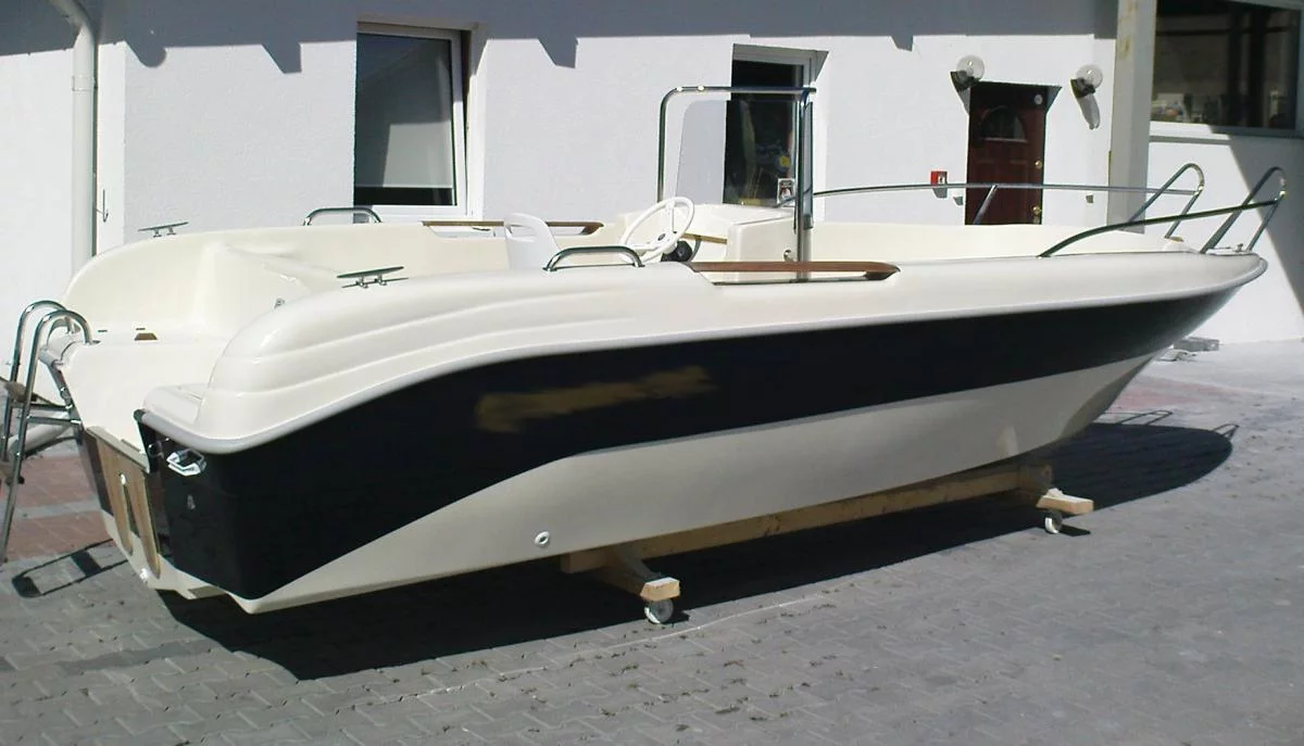 Konsolenboot 570 mit 60 PS