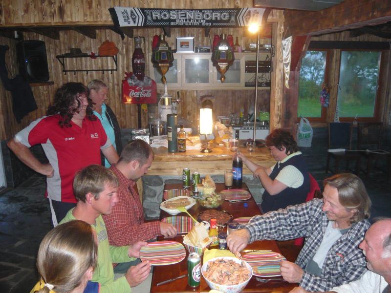 Lachs und Rekeressen im neuen Partyraum.