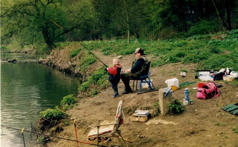 Mit Jugen jahren am Wasser mit Dad (Sailor).

Erster Fisch Güster ;)