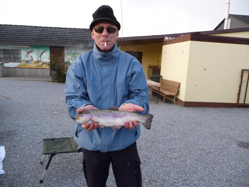 P1000379 Ohne Zigarette wäre die Forelle noch gewchsen!