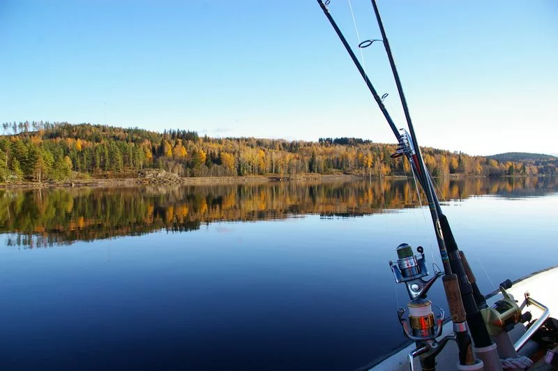 Spiegelglatter See, bei Wassertiefen von bis zu 105 m!
