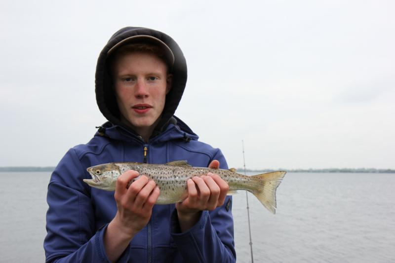 Stolzer Fänger, Marcus mit seiner ersten Meerforelle.