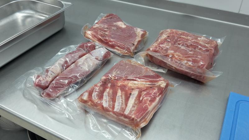 Vakuumiertes Fleisch, 40g Salz(Pökel/ Meersalz halb& halb)+ Gewürze