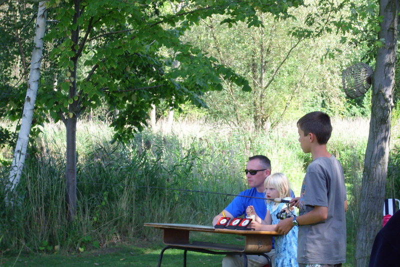 voll konzentriert, der Angelnachwuchs