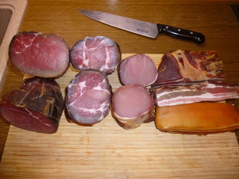 Von links nach rechts
Nußschinken, Kammschinken, Lachsschinken, Bauchspeck